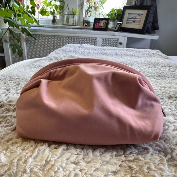 lululemon athletica feeling ready pouch - 3.5L, velour in pink pastel - Picture 2 of 8